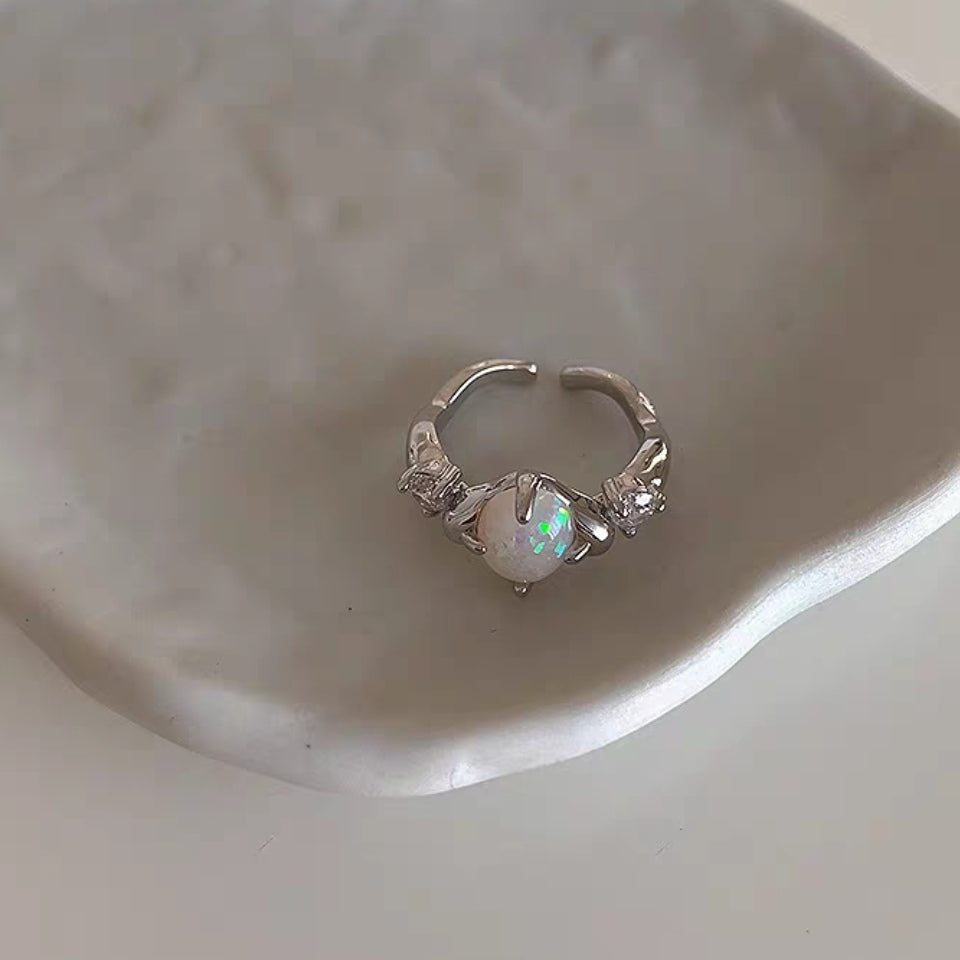 A niche design with irregular metal cat's eye stone heart opening ring for women's retro personality and minimalist temperament ring