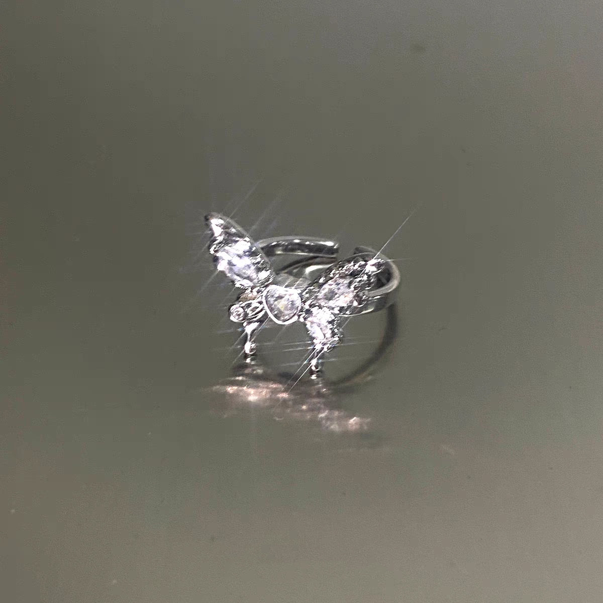 European and American sweet and cool drop glaze design butterfly ring, niche light luxury, fashionable and exquisite index finger ring
