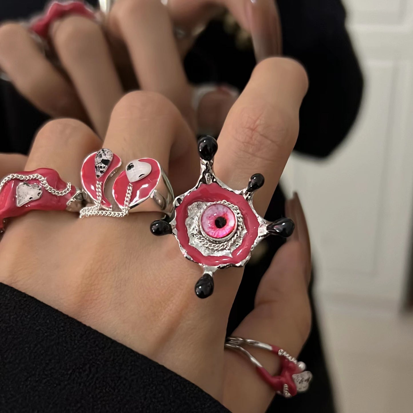 Bored, wearing a little devil's eye ring on my hand, sweet and cool spicy girl Y2K ring, niche sensation glass eye beads