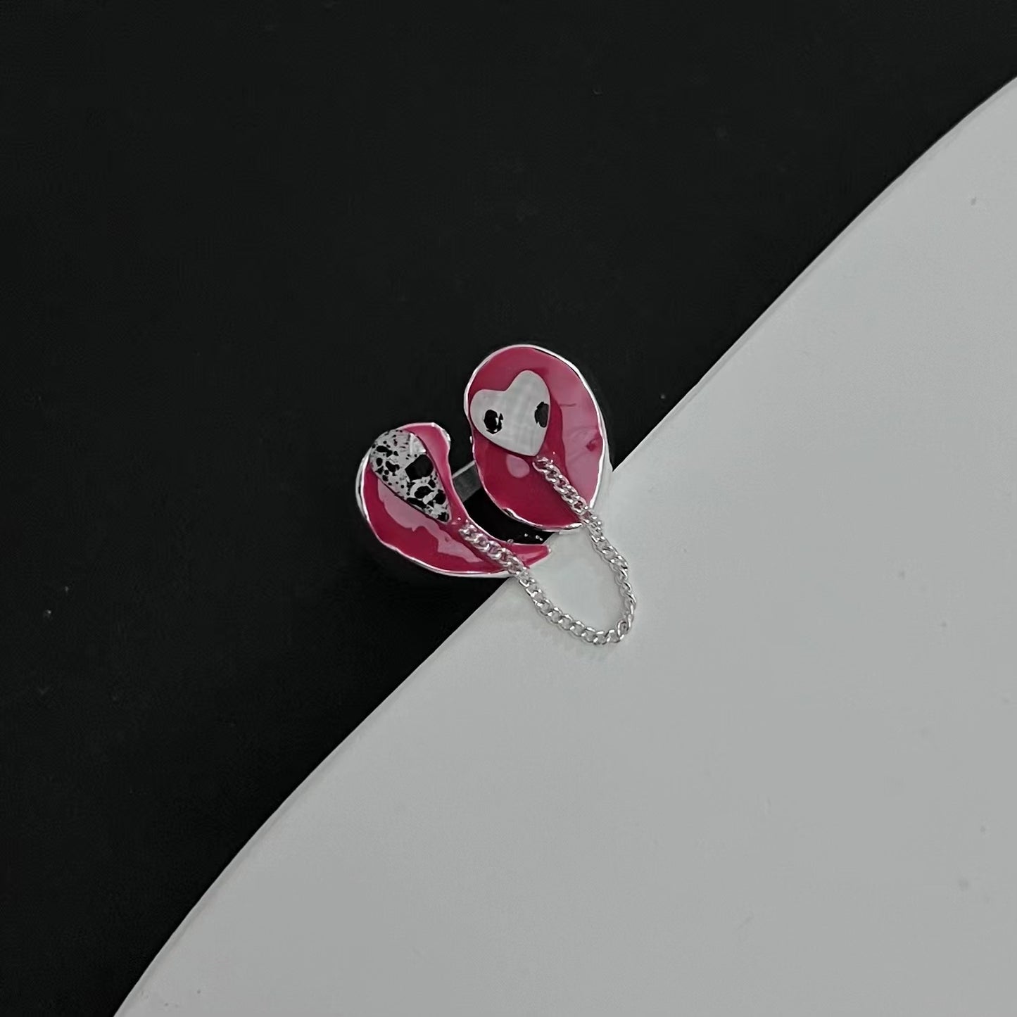 Bored, wearing a little devil's eye ring on my hand, sweet and cool spicy girl Y2K ring, niche sensation glass eye beads
