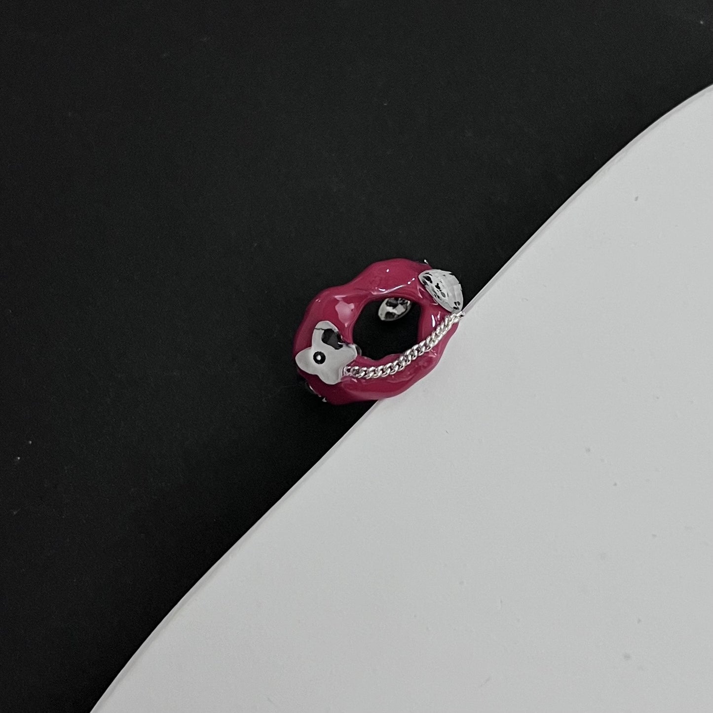 Bored, wearing a little devil's eye ring on my hand, sweet and cool spicy girl Y2K ring, niche sensation glass eye beads