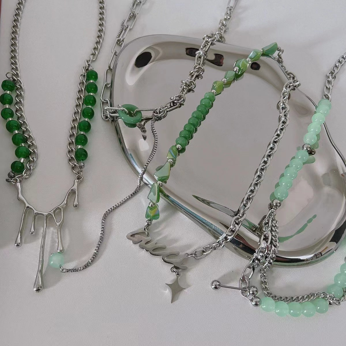 Niche design sense of a hundred with a high sense of titanium steel necklace