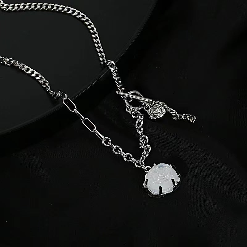Light luxury necklace female senior sense of fashion stitching chain flower accessories South Korea ins niche design sense clavicle chain