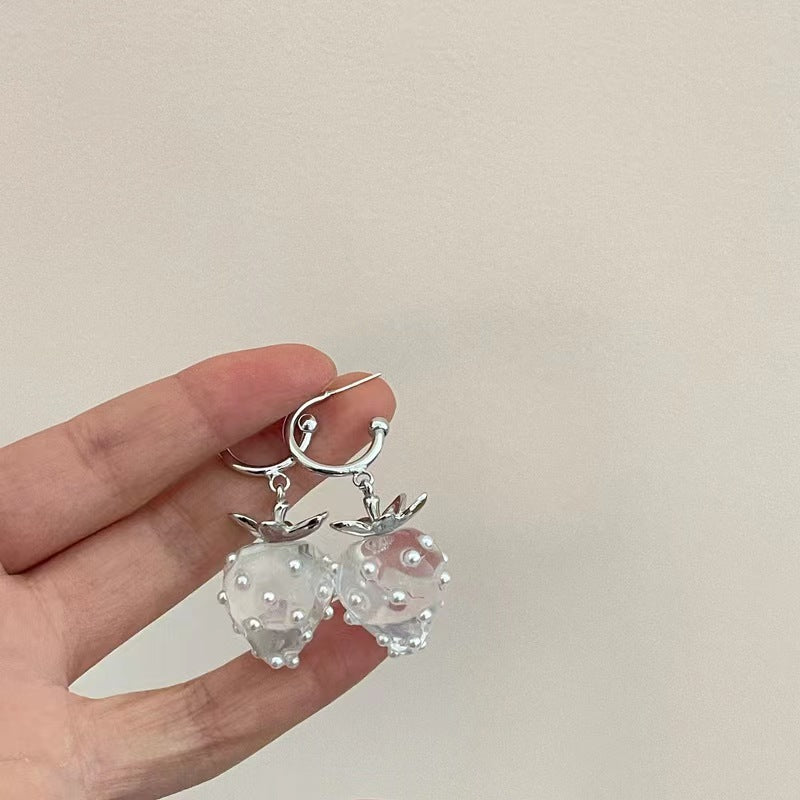 Fruit strawberry earrings clear color pearl mori super fairy niche design earrings