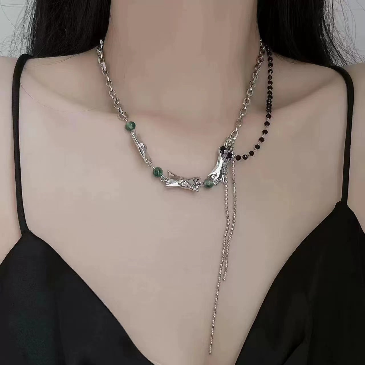Green stone inlaid beads silver clavicle chain