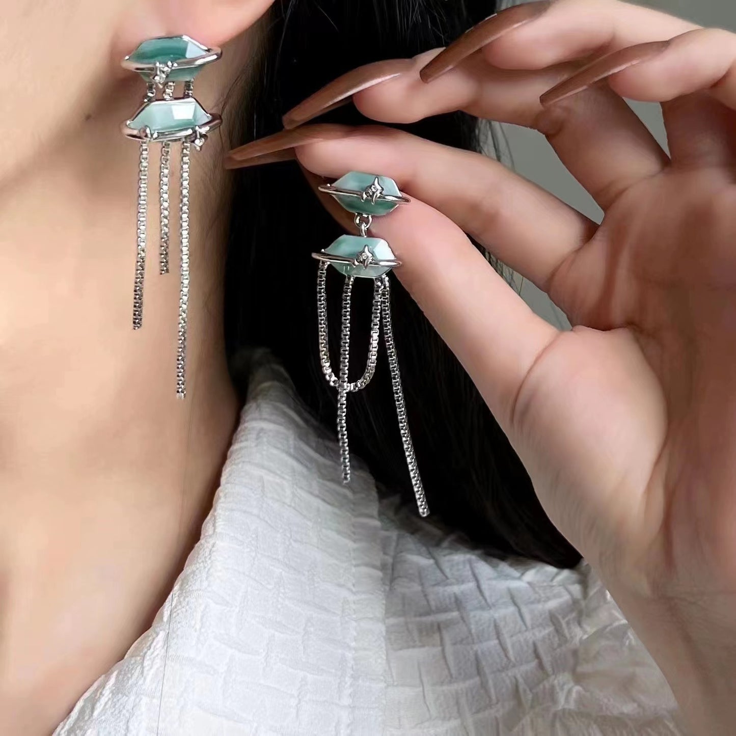 Chinese cloud fringe earrings are designed with a high-level sense of the minority