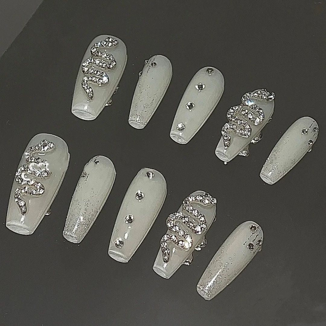 Small number of snake diamond design, heavy work, shiny, handmade wearing nail enhancement