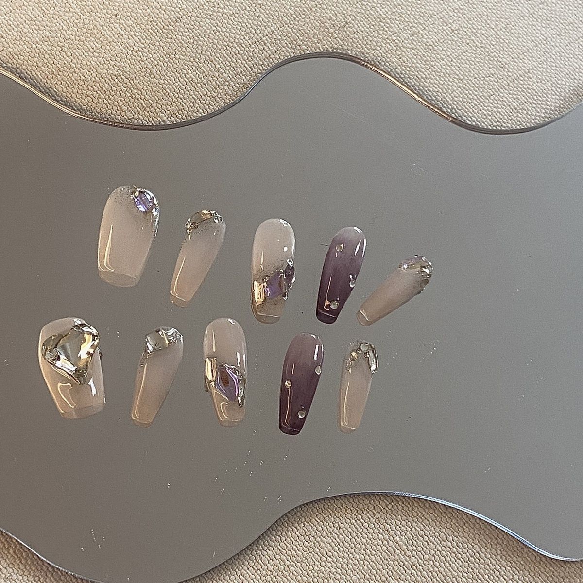 Valuable purple aurora diamond with large slanted heart and manual wearing armor is sweet and spicy