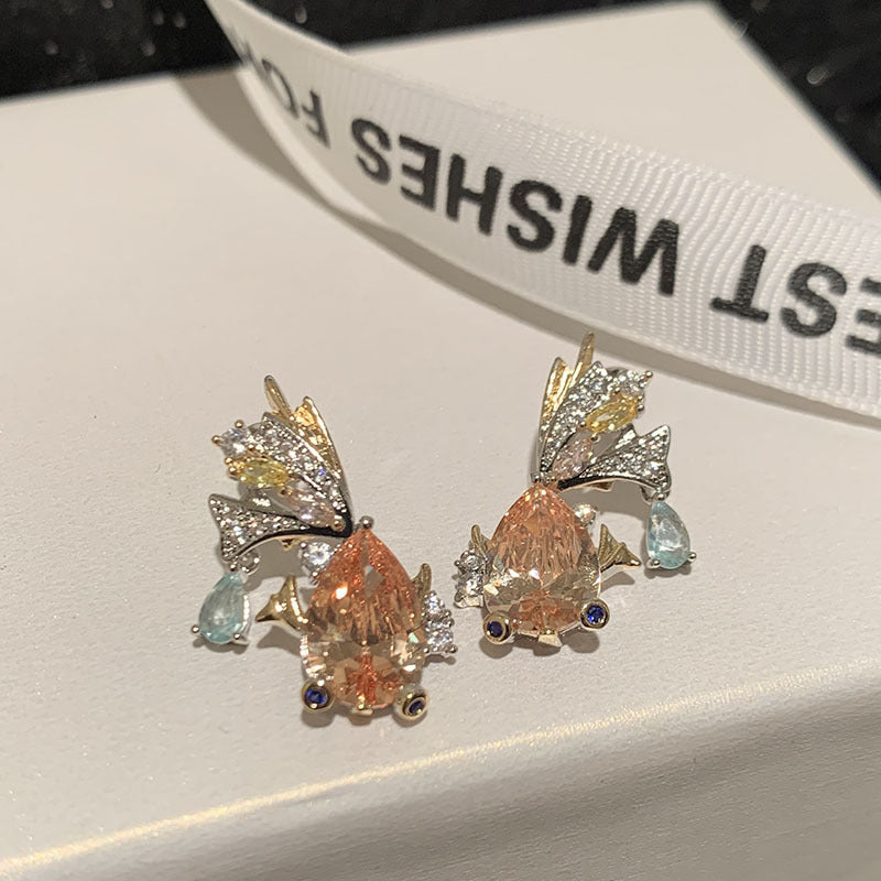 Water drop goldfish earrings are cute, small, ultra-shiny, exquisite, elegant, S925 silver needle, gold leaf, cartoon animal earrings