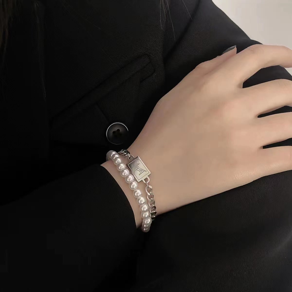 Niche design beads burst cat's eye stone light luxury tide cool spicy senior sense