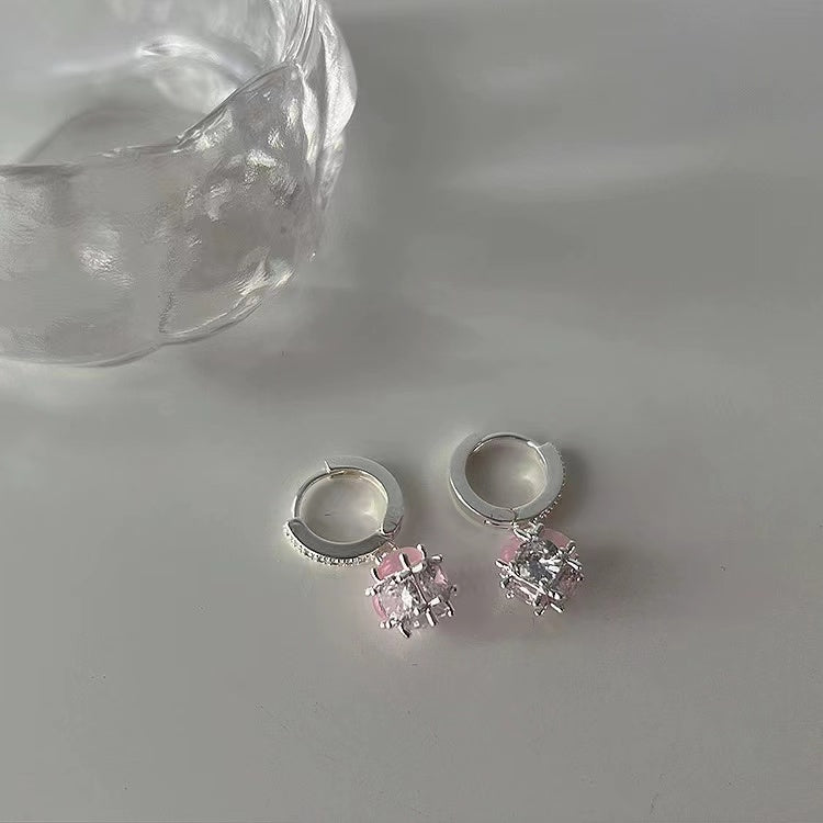 Niche design sense cat's eye stone tulip zircon earrings female vintage personality simple and matching temperament stud earrings