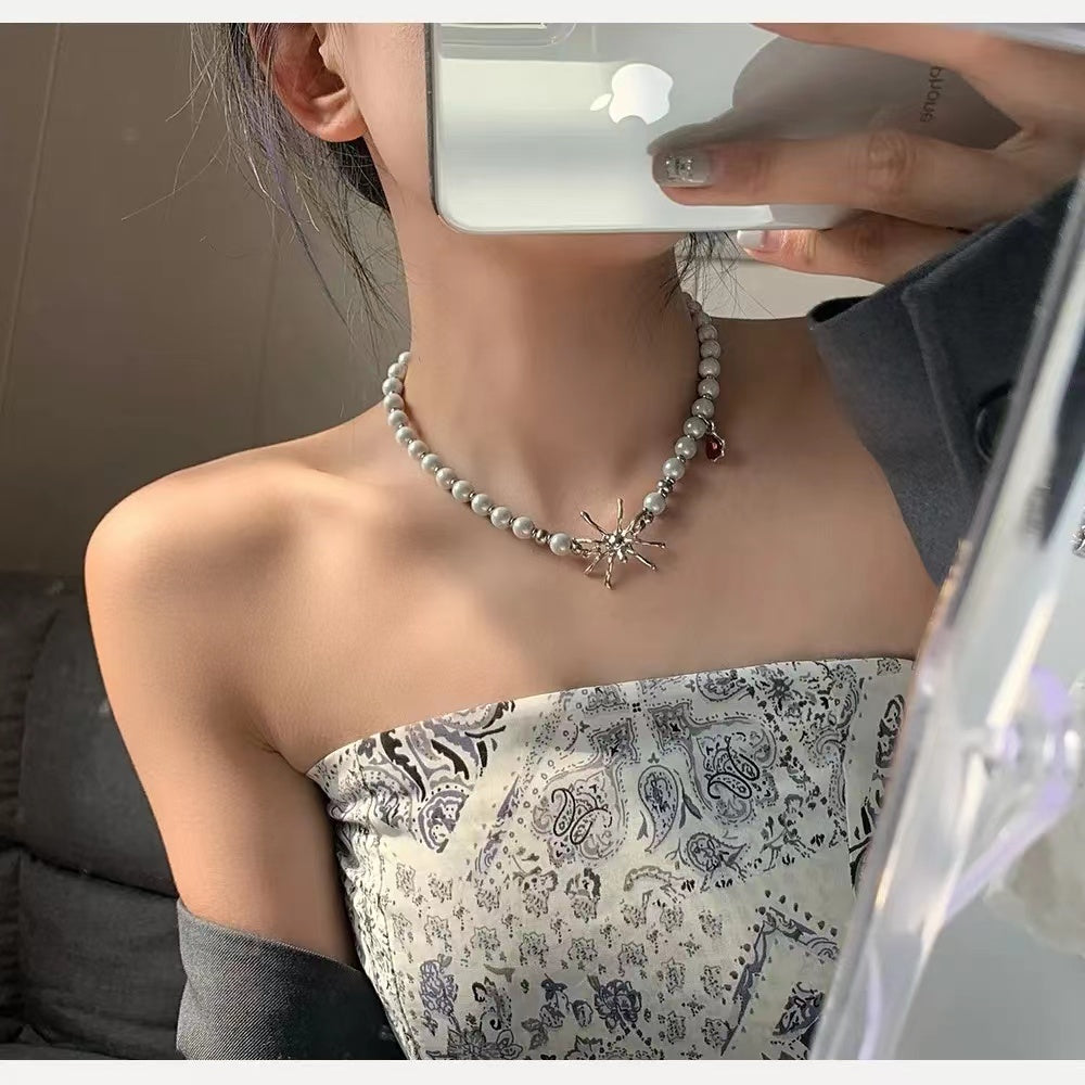 Premium feeling spider pearl necklace