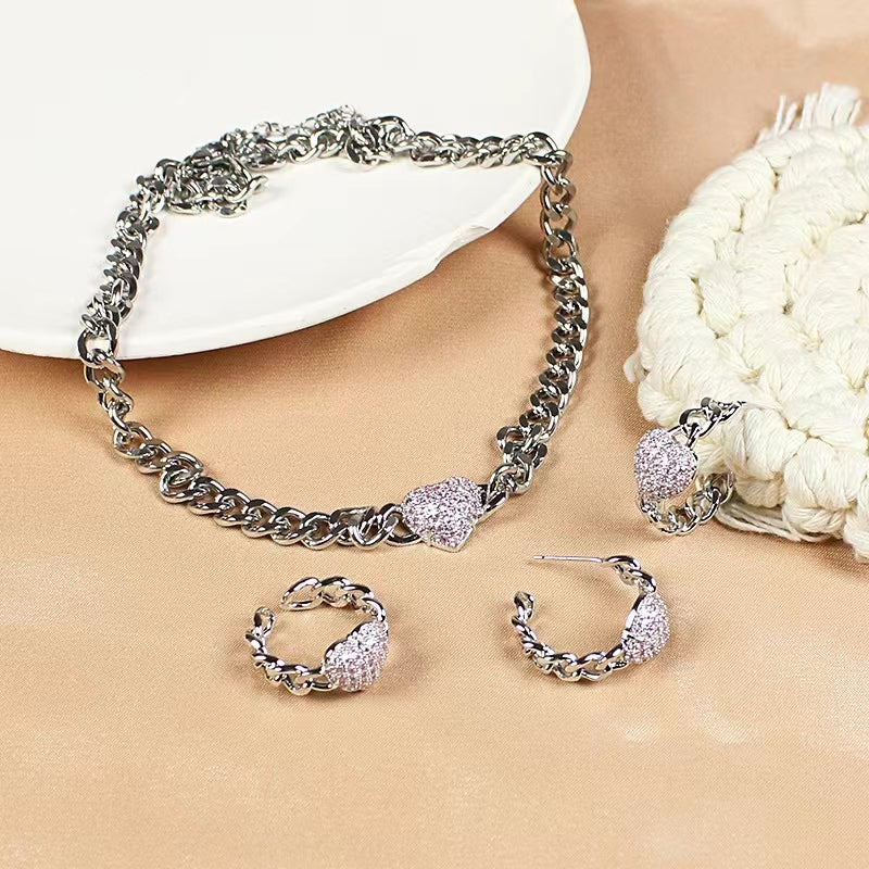 Pink diamond love pendant with niche design