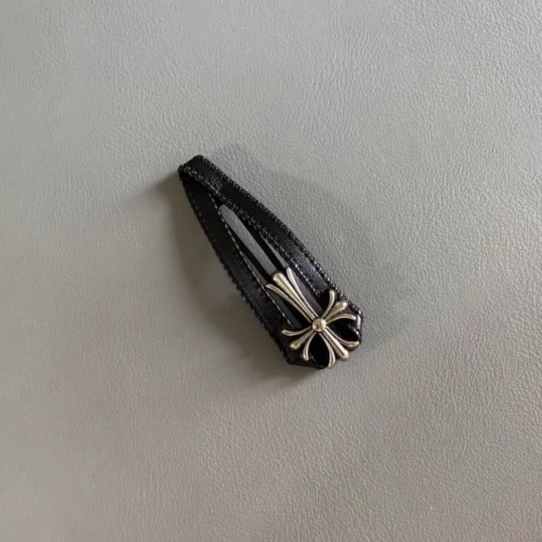 Trendy retro Cross Black banged clip, high-grade leather rhombus, sweet and cool on the side