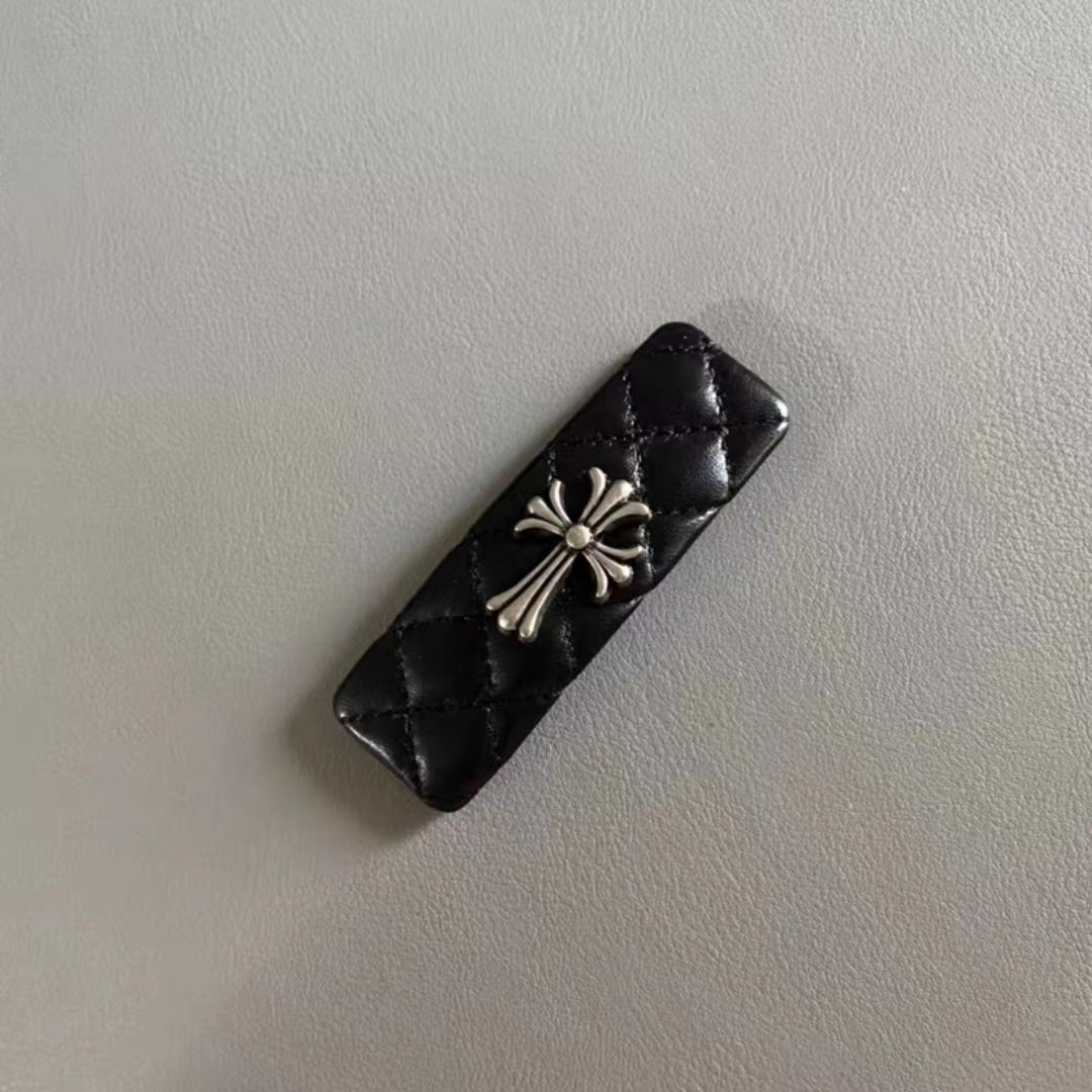 Trendy retro Cross Black banged clip, high-grade leather rhombus, sweet and cool on the side