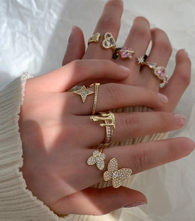 Gold Design Niche Diamond Ring