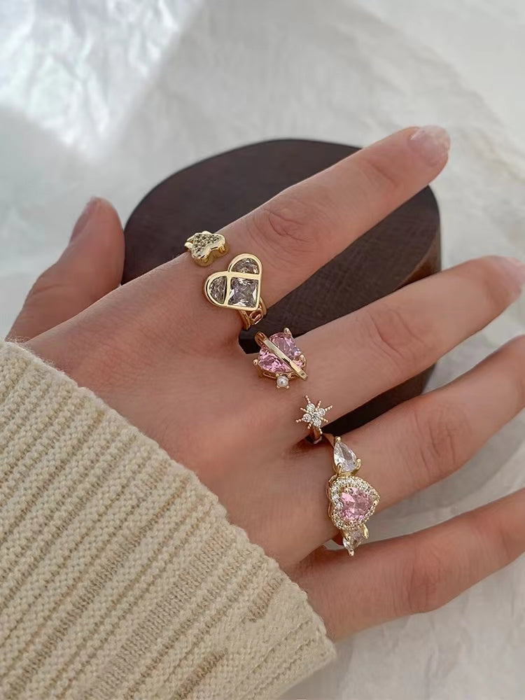 Gold Design Niche Diamond Ring