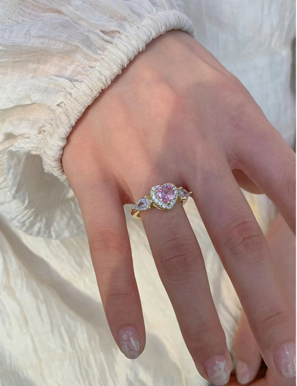 Gold Design Niche Diamond Ring