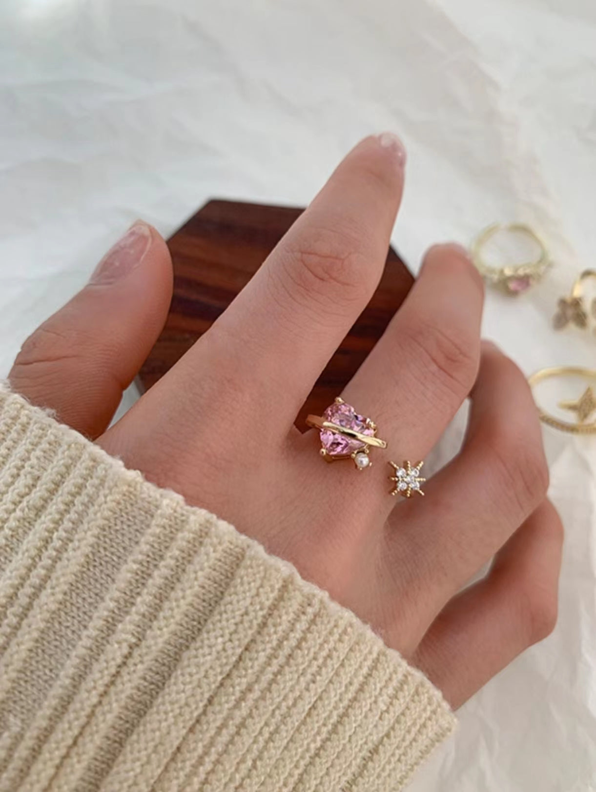 Gold Design Niche Diamond Ring