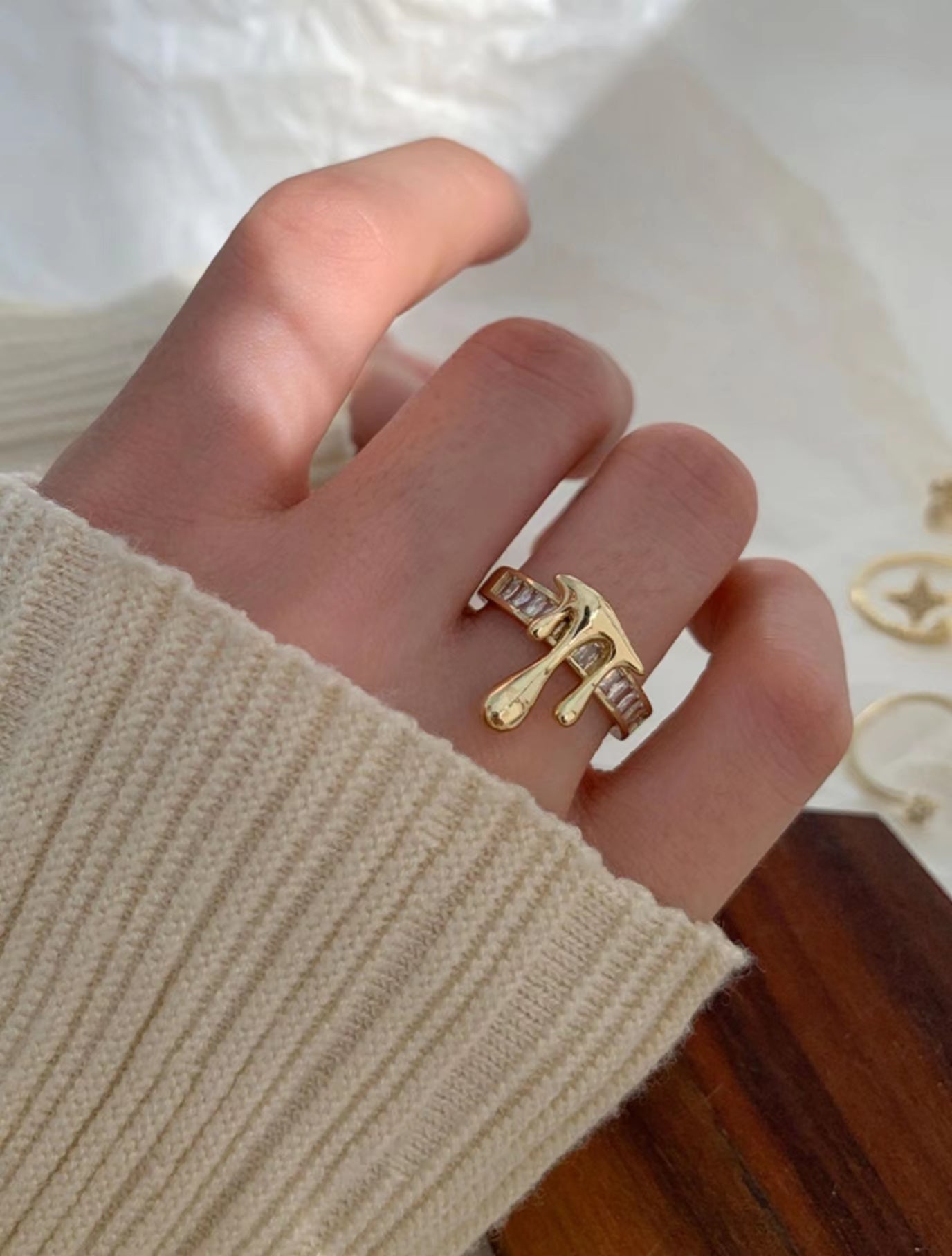 Gold Design Niche Diamond Ring