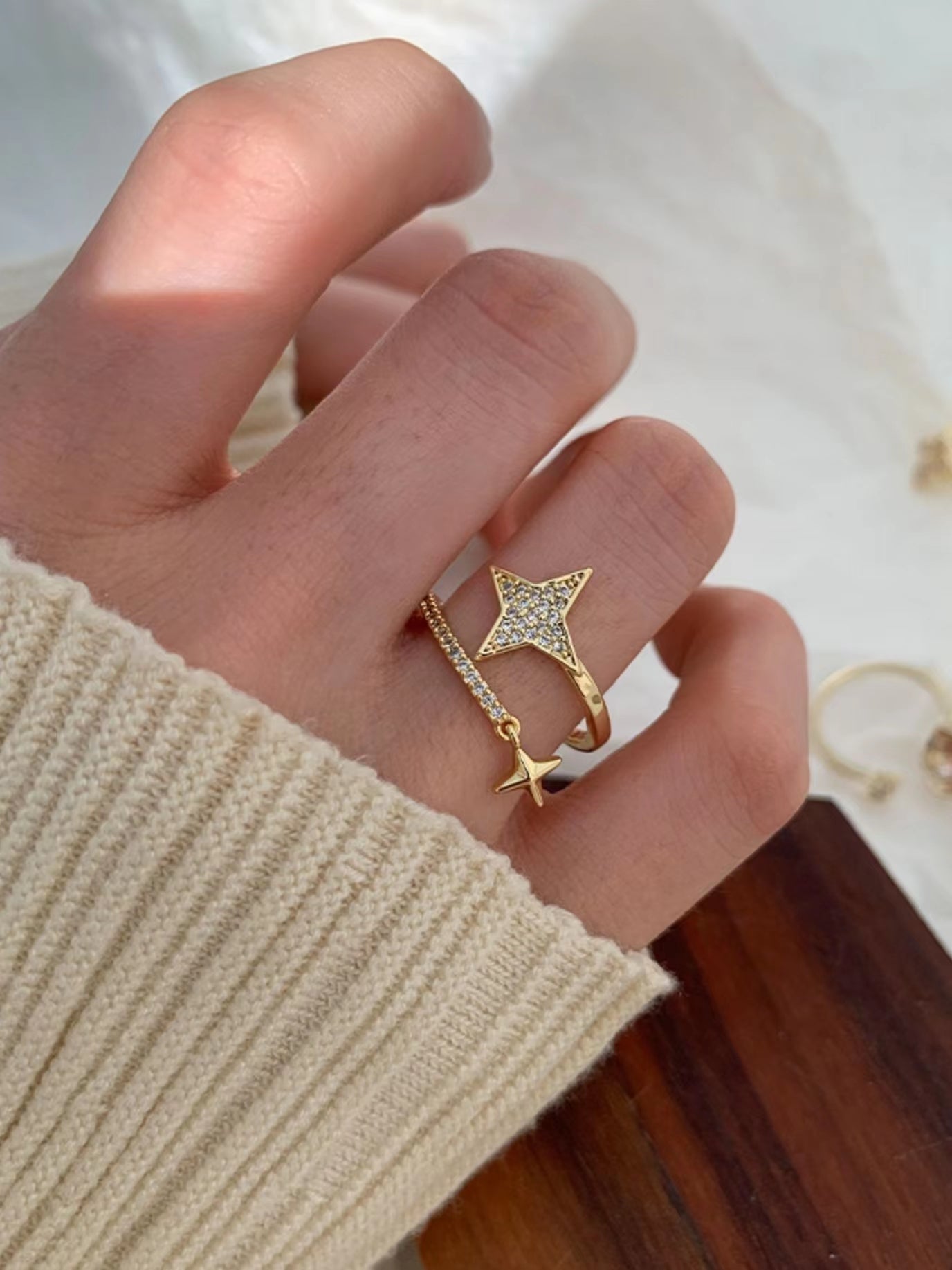 Gold Design Niche Diamond Ring