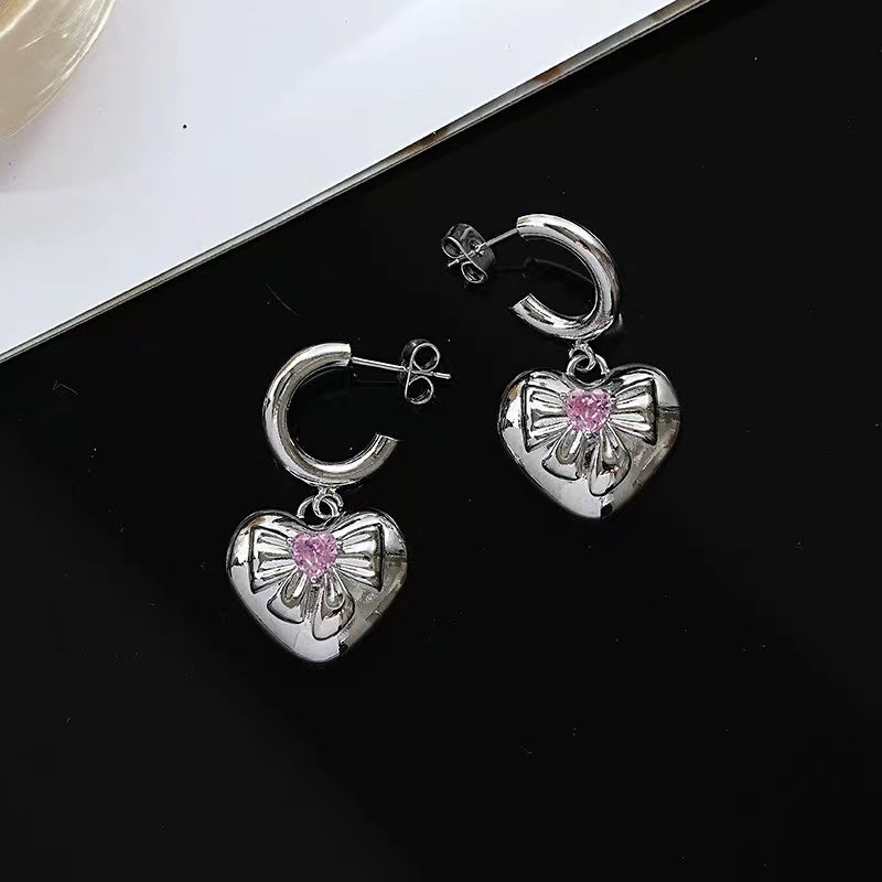 Love heart earrings female ins sweet cool wind personality fashion zirconia earrings light luxury niche senior sense of a hundred with earrings tide