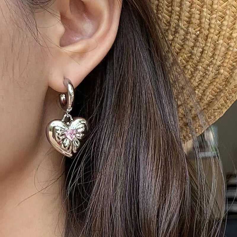 Love heart earrings female ins sweet cool wind personality fashion zirconia earrings light luxury niche senior sense of a hundred with earrings tide