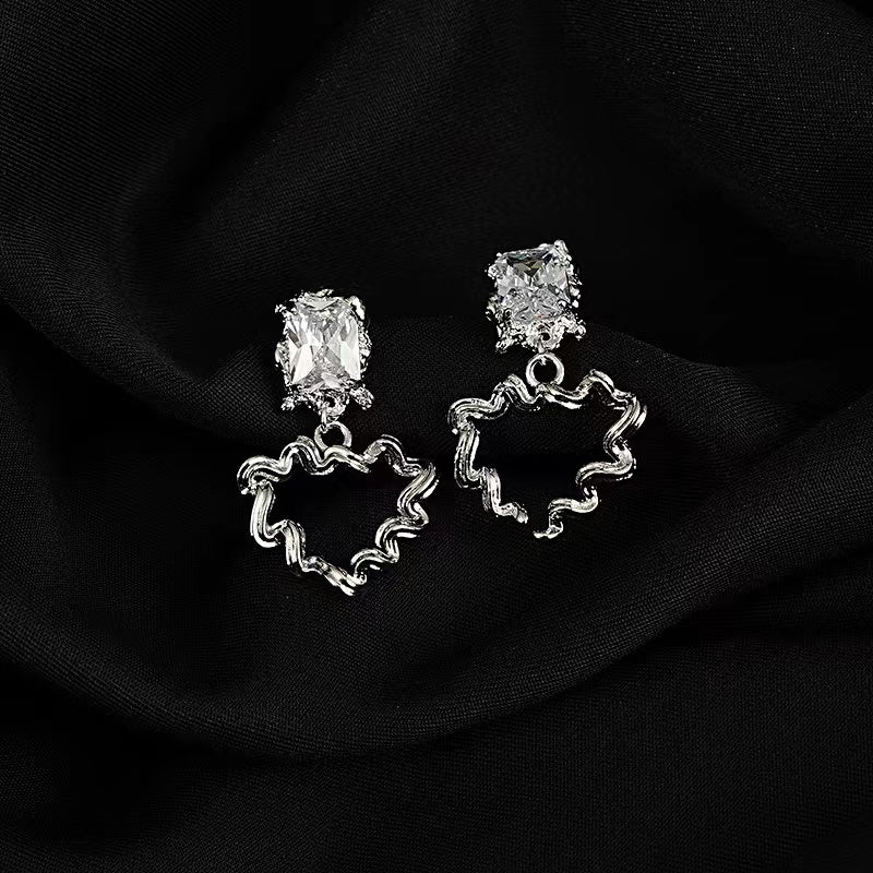 design twisted metal zircon 18k gold earrings South Korea autumn and winter hundred with earrings