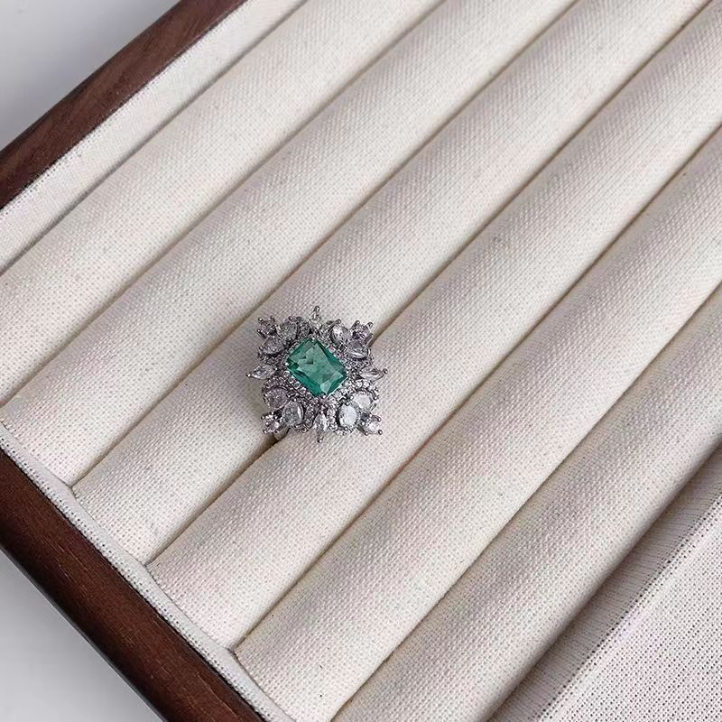 French sparkling diamond grandmother emerald ring (female)