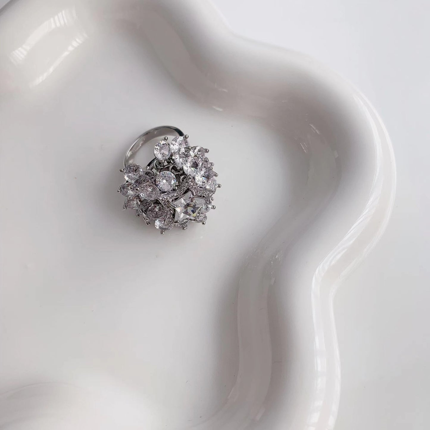 Star Diamond ring, index finger, feminine, versatile, trendy ring
