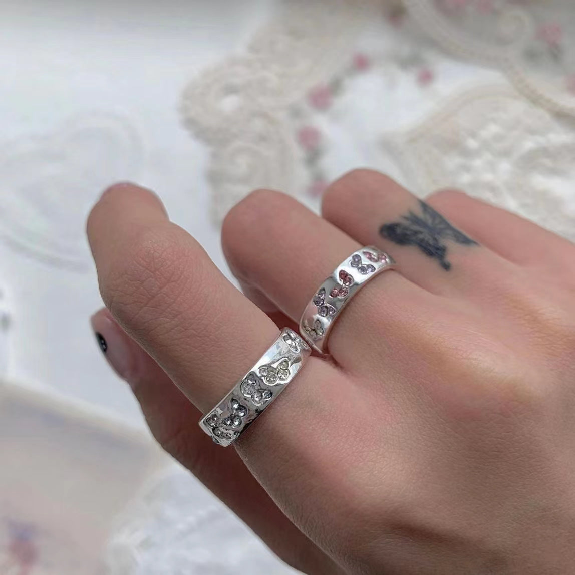 Butterfly Girl is an invincible and beautiful little ring. It's very shiny and very summer