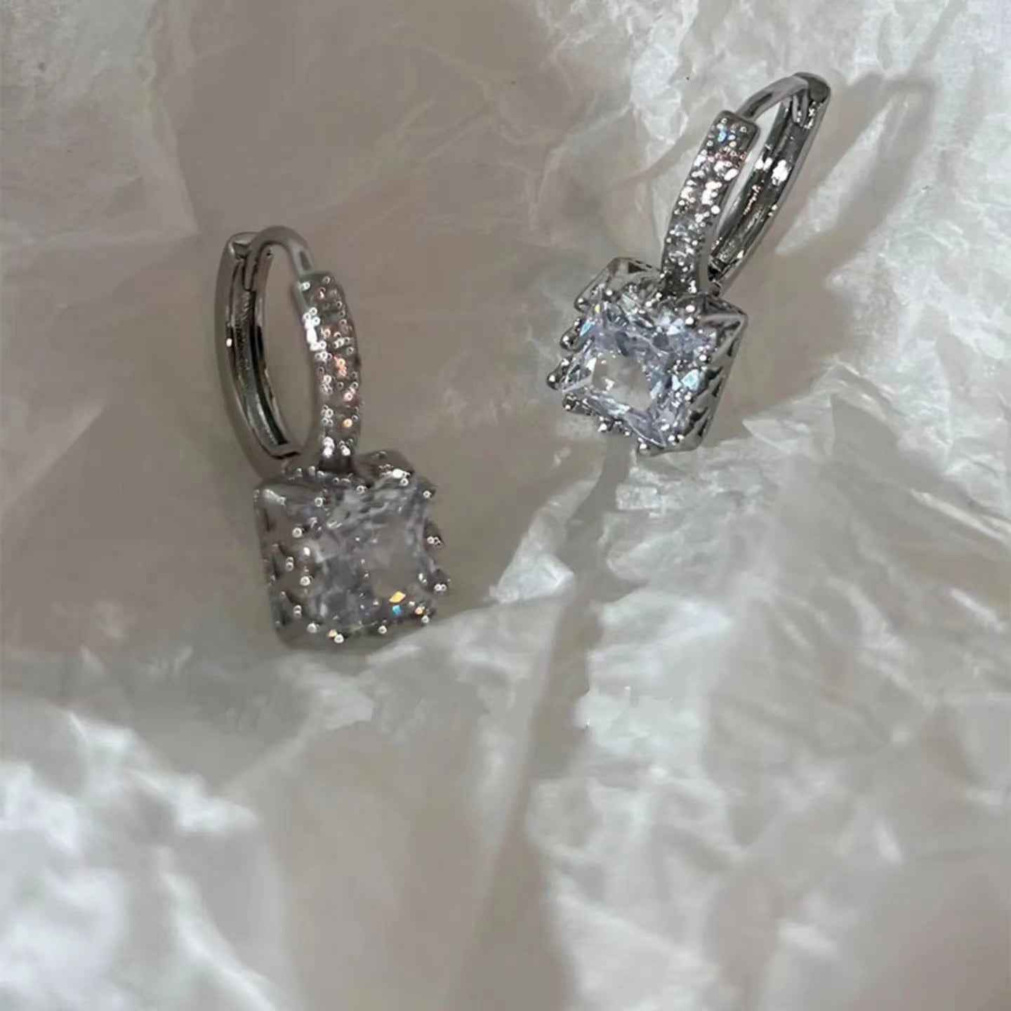 Zircon earrings female sweet cool niche colorful earrings buckle design sense earrings super flash earrings