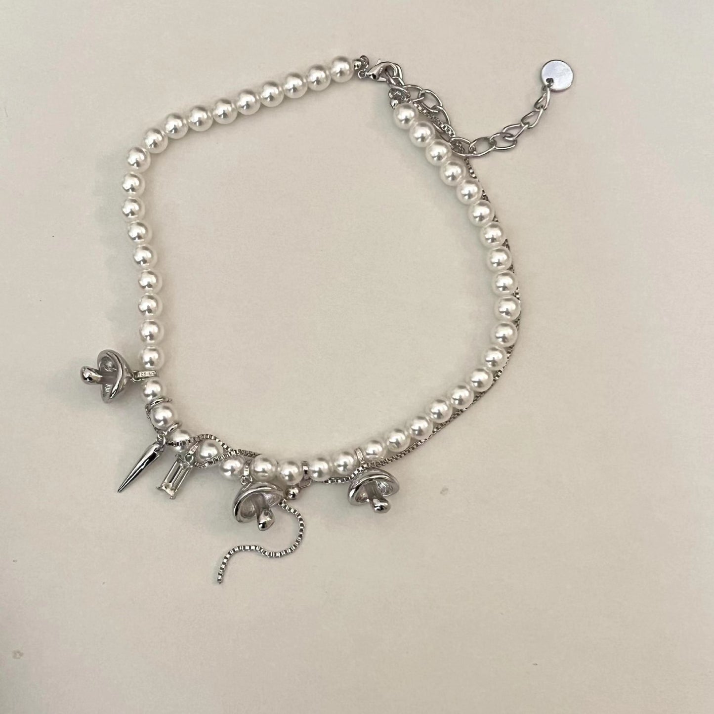 French Baroque highlight pearl chain short clavicle chain small design mushroom Bullet Pendant Necklace