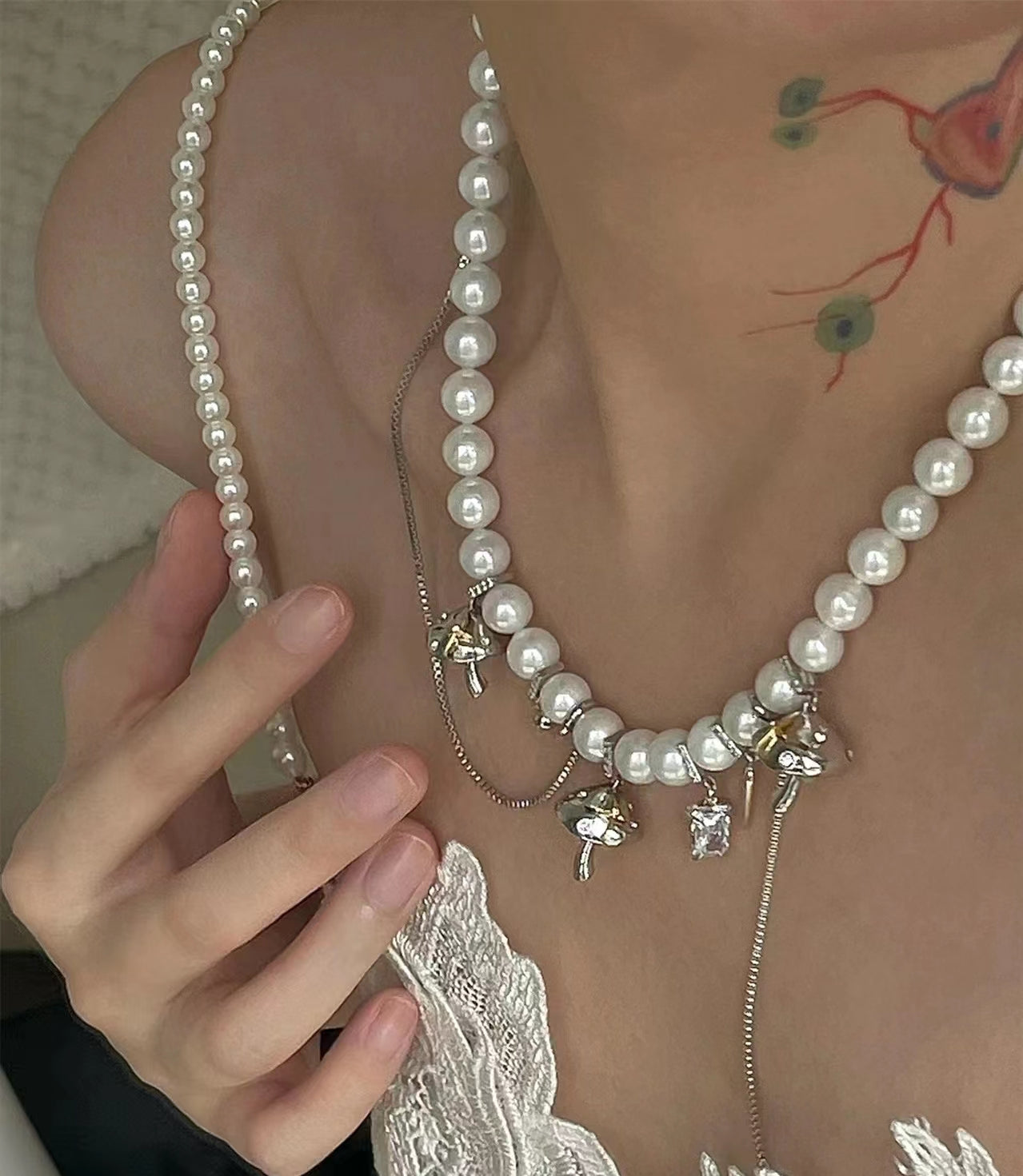 French Baroque highlight pearl chain short clavicle chain small design mushroom Bullet Pendant Necklace