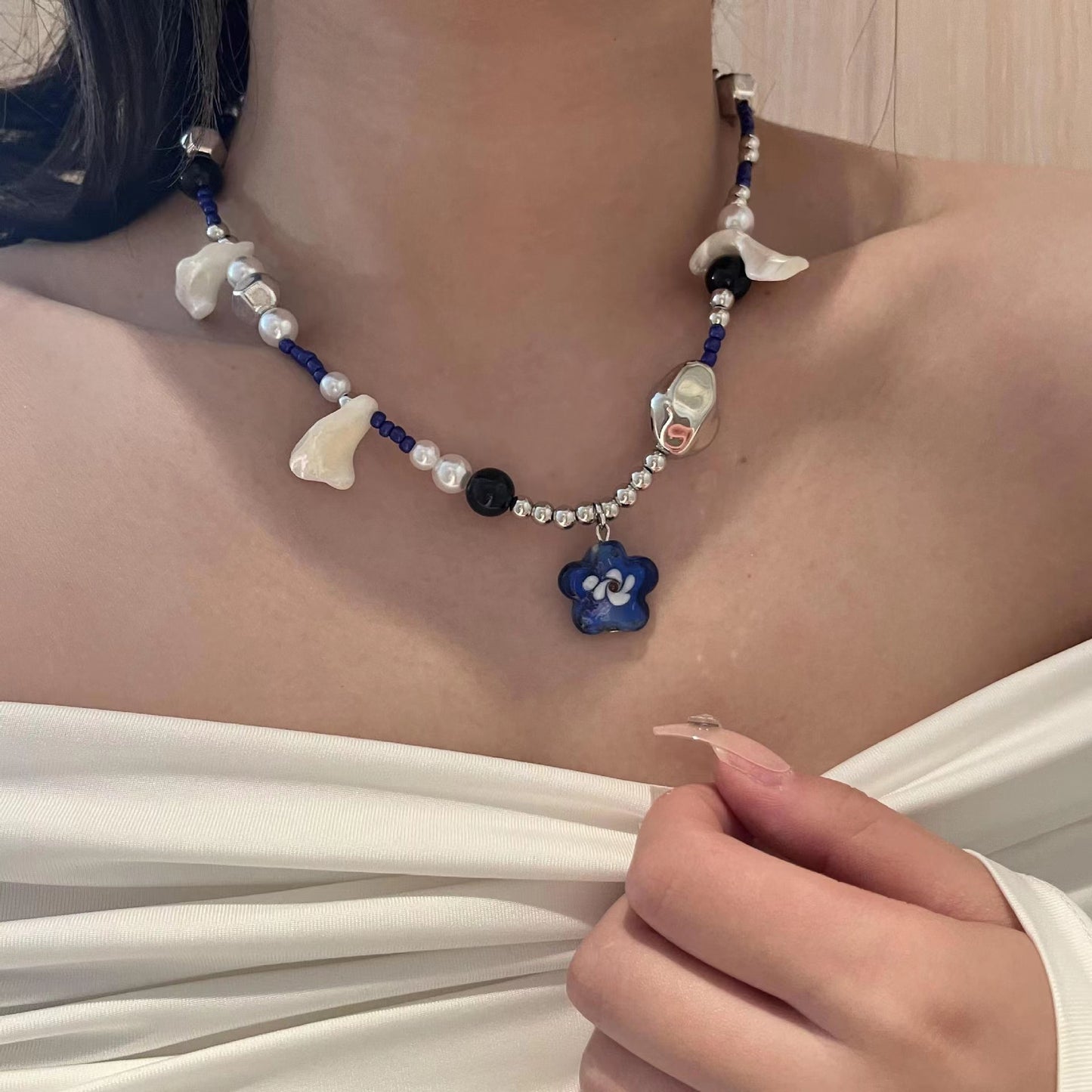 Klein Blue flower shell Y2K Millennium spice girl sweet cool wind Beaded Flower high-grade Necklace