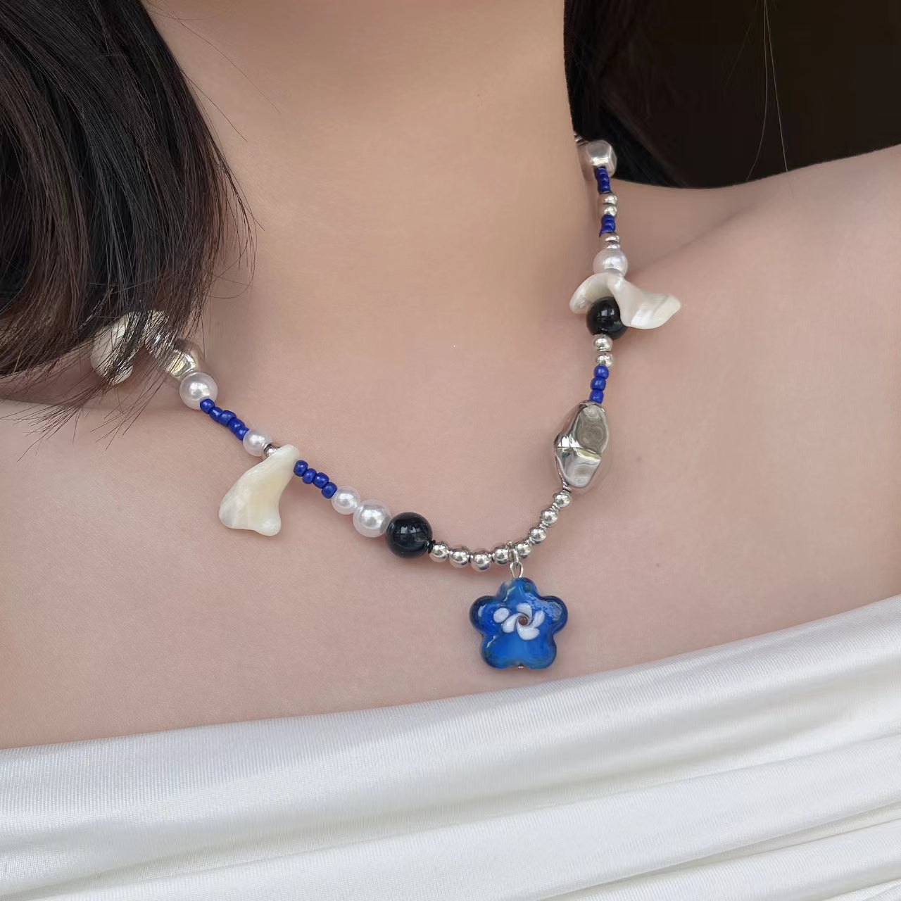 Klein Blue flower shell Y2K Millennium spice girl sweet cool wind Beaded Flower high-grade Necklace
