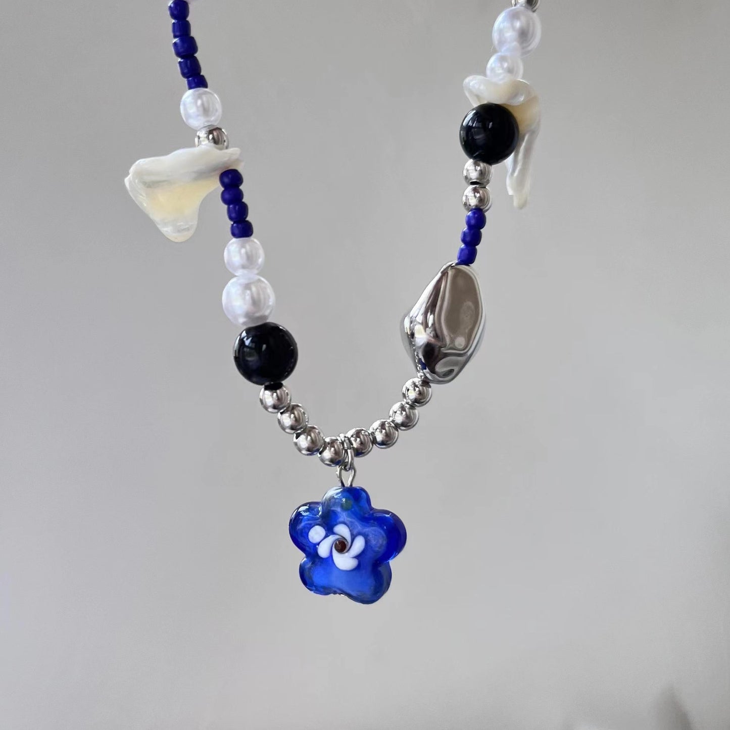 Klein Blue flower shell Y2K Millennium spice girl sweet cool wind Beaded Flower high-grade Necklace