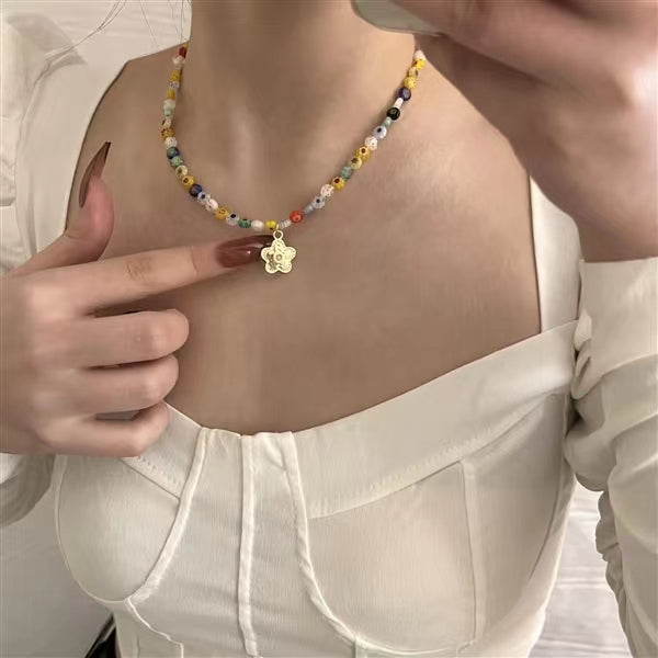 Summer small fresh color glass stone Daisy chrysanthemum Beaded Necklace female hip hop pendant clavicle chain
