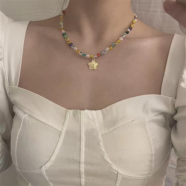 Summer small fresh color glass stone Daisy chrysanthemum Beaded Necklace female hip hop pendant clavicle chain