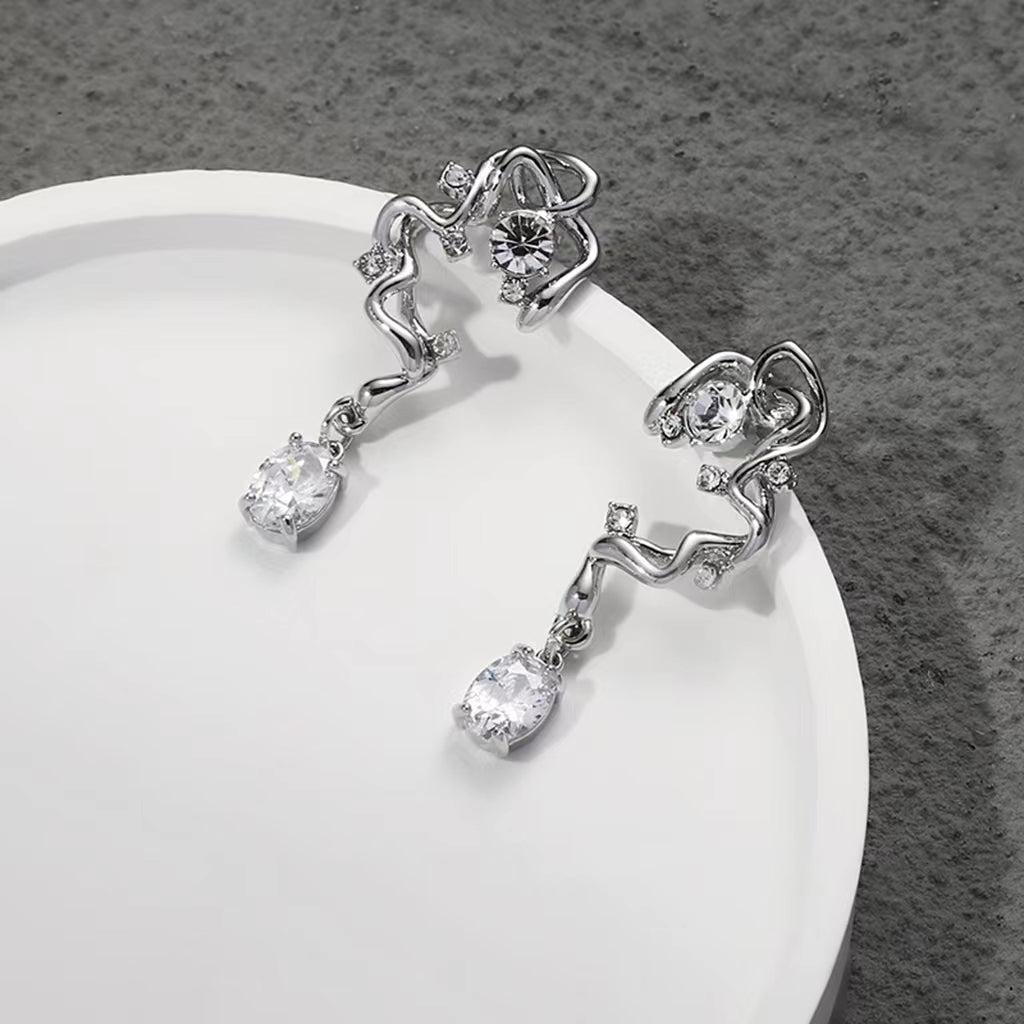 Original design, metal line winding earrings, female unique, exaggerated, simple, small