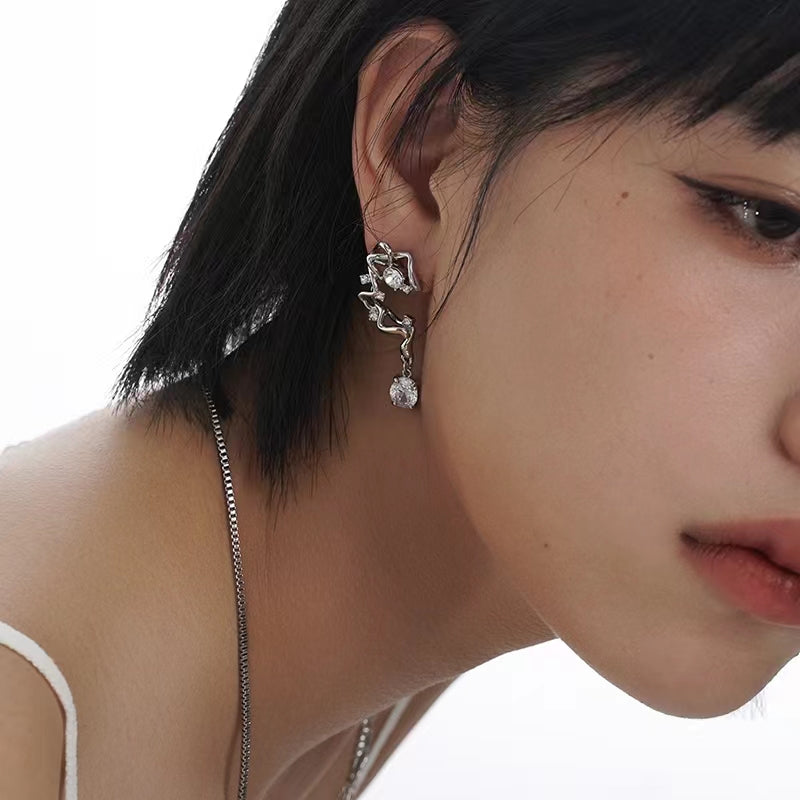 Original design, metal line winding earrings, female unique, exaggerated, simple, small