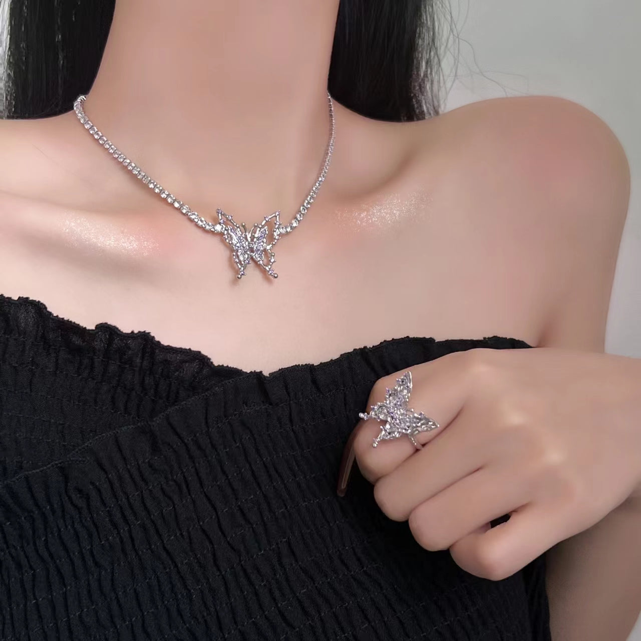 Small design light luxury neckchain inlaid with purple zircon butterfly collarbone chain