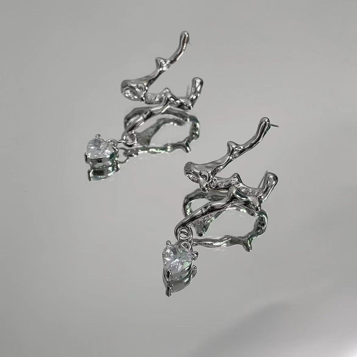 Small crowd design thorns curve love zircon 925 silver needle earrings