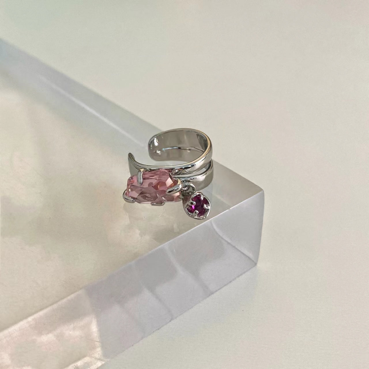 New pink zircon ear bone clip can be used as a tail ring ins personality niche design jewelry