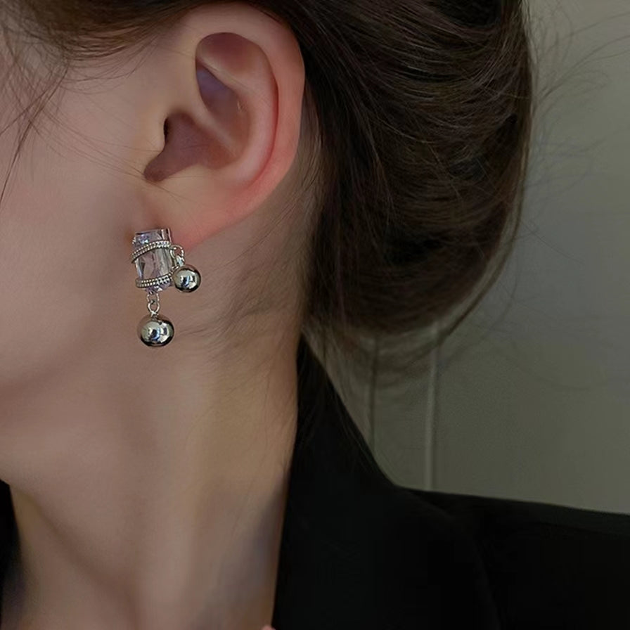 Silver earrings for women in autumn and winter, light luxury, small crowd design sense