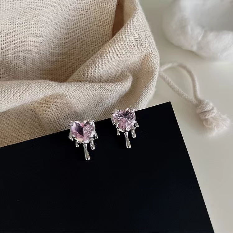 New Earrings Sweet and Cool Love Pink Zircon Earrings Popular Design Premium Cold Air Lava Earrings