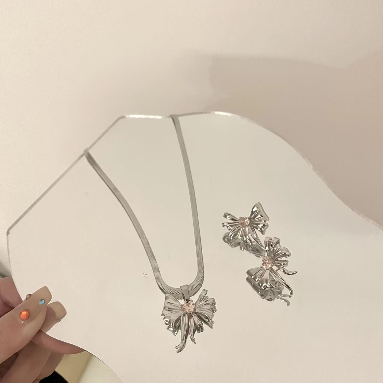 Bow Necklace Earrings 2021 New Feminine Style Simple Versatile Texture Design Luxury Clavicle Chain Fashion