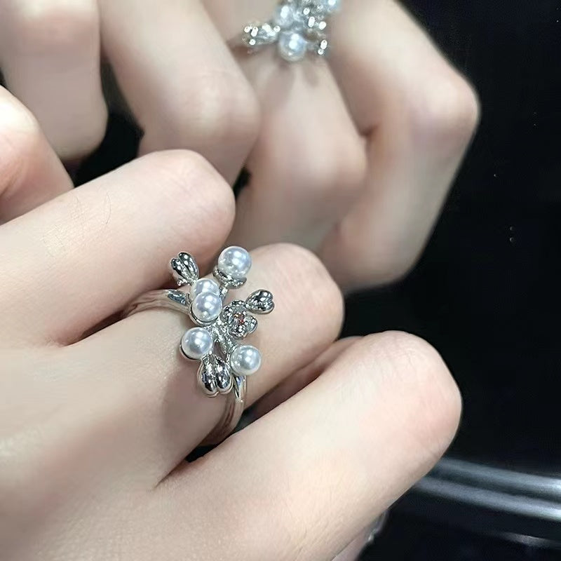 Antique open ring French court flower bud niche design pearl rainbow zircon irregular ring