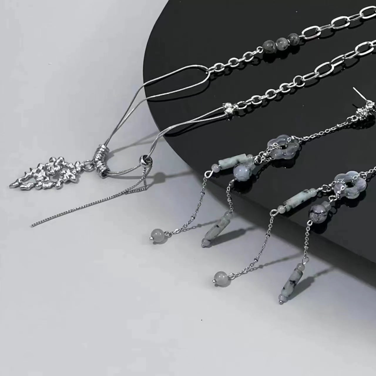 Peaceful clasp shape hand-made beads long niche metal country style necklace