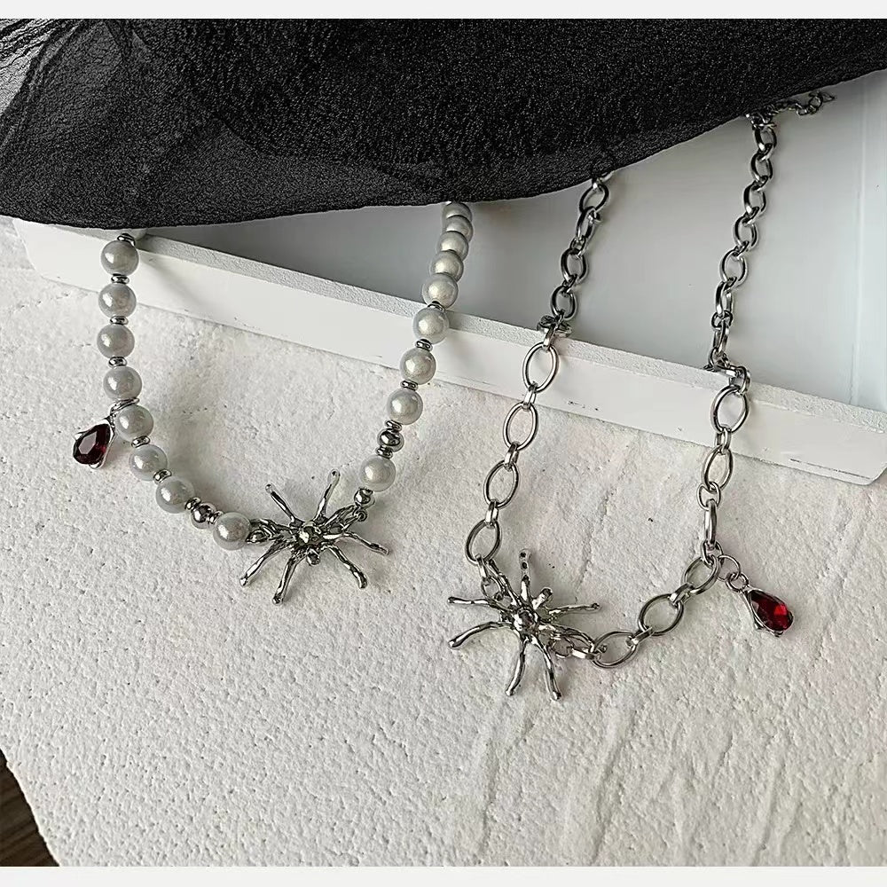 Premium feeling spider pearl necklace